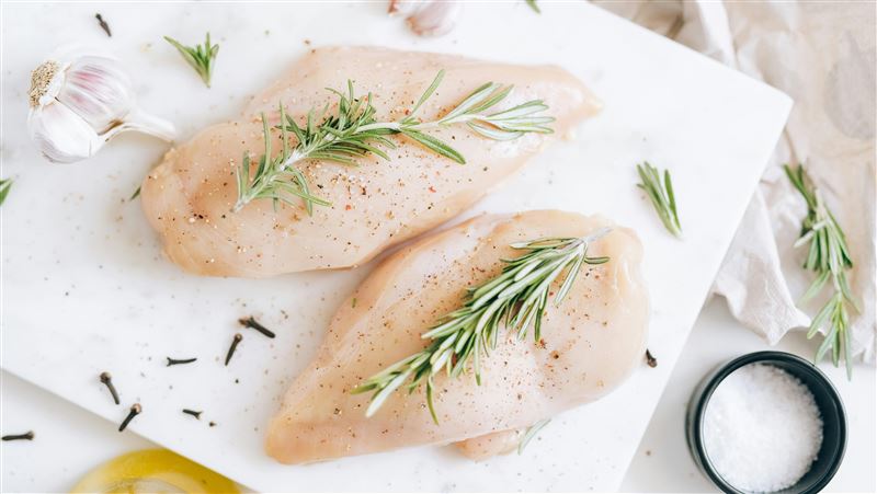 營養師揭即食雞胸肉風險　中毒死亡率60%