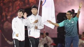 巴黎帕運台灣奪下3銀2銅佳績，閉幕式由桌球好手田曉雯、陳柏諺擔任掌旗官。（圖／體育署提供）