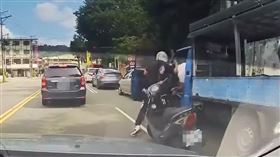 台中,便衣,員警,偷車賊,通緝犯,八點檔,偷襲（圖／翻攝八卦村臉書）