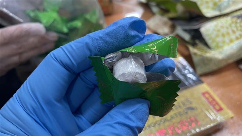 進口榴槤巧克力藏毒　主嫌遭壓制喊燙求饒
