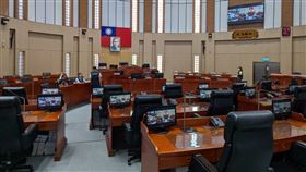 金門縣議長洪允典罷免案投票 出席人數不足流會金門縣議會9日排定舉行國民黨金門縣議會議長洪允典罷免案投票，但僅6席金門縣議員簽到，未達法定（10席議員）出席門檻，宣布流會。（民眾提供）中央社記者張已(??兼)傳真  113年9月9日