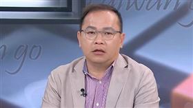 王義川說，民眾黨這場活動的主視覺是白底黑字，放的也是悲傷的音樂，真的看起來很倒楣。