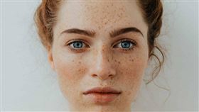 紫外線不是形成主因？遠離黑斑5大關鍵(圖／姊妹淘)