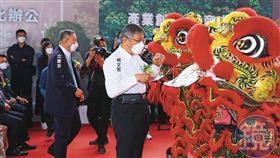 京華廣場動工時，柯文哲以台北市長身分受邀出席動工典禮。