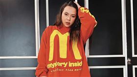 小甜甜歷經離婚糾紛後，工作量銳減，個人生活也出現令人匪夷所思的問題。（翻攝自小甜甜IG）