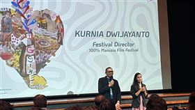 印尼人權電影節創辦人庫尼亞印尼人權電影節創辦人庫尼亞（左）表示，他知道台灣重視人權議題，因此未來也希望能與台灣合作，並說，「有關人權的電影都能在電影節中播放，未來如果有亞洲電影加入，視角能更貼近印尼」。中央社記者李宗憲雅加達攝  113年9月9日