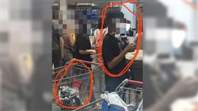 ▲一名男子在餐飲部購買一杯飲料後，竟自備十多個寶特瓶，並將飲料狂裝了九瓶帶回家。（圖／翻攝Dcard