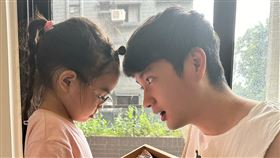 張捷與女兒。（圖／翻攝自張捷臉書）