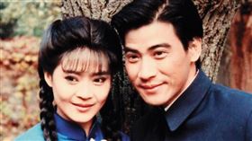 1991年翁家明（右）、俞小凡（左）因合作《忘夫崖》相戀，曾透露兩人談感情「很有制度」像合約一般。