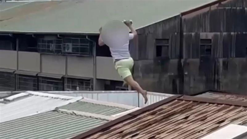 詐騙68人撈上億！主嫌跳屋頂掉整疊千元鈔