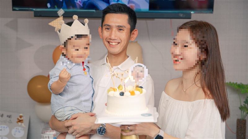 飛官全家福照曝！妻：你保護國家與我們家