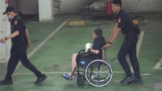 北檢再提訊沈慶京　沈坐輪椅現身