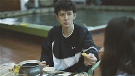 《不夠善良的我們》柯震東和許瑋甯劇中是吃飯的朋友。（圖／公視、MyVideo）