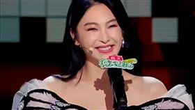 張雨綺脫口秀中談「朋友被劈腿」。（圖／翻攝自微博）