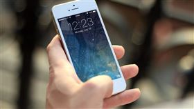 滑手機(示意圖/翻攝自pixabay)