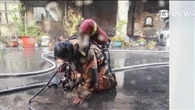 搶救老戲院! 打火弟兄沖水降溫照 感動3萬人