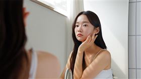 蘋果肌慘變「嘴邊肉」！ 營養師：不只老化，3件事也會加速膠原蛋白流失