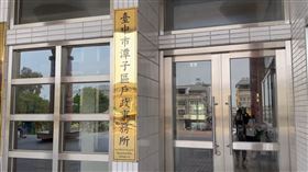 台中潭子戶政事務所，方姓資深戶籍員，10元也要貪，私吞行政規費6萬，犯250罪遭起訴(圖／翻攝畫面)