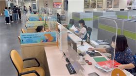 台中潭子戶政事務所，方姓資深戶籍員，10元也要貪，私吞行政規費6萬，犯250罪遭起訴(圖／翻攝畫面)