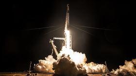 獵鷹9號（Falcon 9）火箭運載的SpaceX乘龍號（Crew Dragon）太空船，10日在美國佛州甘迺迪太空中心（Kennedy Space Center）升空。（圖／翻攝自Ｘ）
