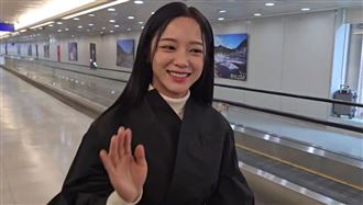 金世正抵台　超熱穿搭「高領毛衣現身」