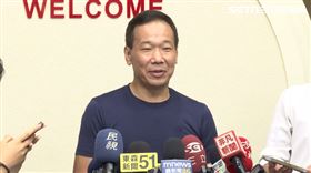 鍾小平今日受訪時稱，有台北市民跟他爆料說陳佩琪前天到第一銀行信義路上的信義分行臨櫃。