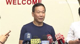 鍾小平今日受訪時稱，有台北市民跟他爆料說陳佩琪前天到第一銀行信義路上的信義分行臨櫃。