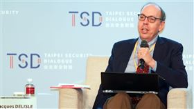 戴杰：中國法律戰運用一個中國原則國防安全研究院12日舉行「2024台北安全對話」，美國賓夕法尼亞大學當代中國研究中心主任戴杰（Jacques deLisle）（圖）在討論中國將法律武器化時指出，中國的法律戰運用的是一個中國原則，意在使國際認為台灣屬於中華人民共和國。他指出，若北京成功，屆時台海開戰就會變成內戰，也會破壞美國或其他盟國干預衝突的正當性。中央社記者張新偉攝  113年9月12日