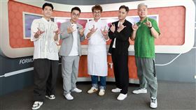 左起發布會主持人小鹿、 肥波、孫榮Kai、索艾克以及發布會主持人阿甘。（圖／民視提供）