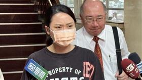 桌球國手鄭先知（左）開車肇事奪命，與律師詹文凱（右）出庭否認犯涉過失致死罪。（圖／鏡週刊）