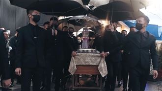 獨／鴨頭死後「妻慟抓棺」…館主條件公開