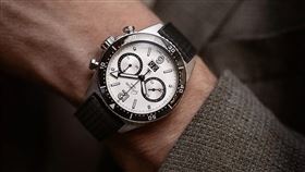 格拉蘇蒂原創（GLASHÜTTE ORIGINAL）為SeaQ系列增加新成員，是一款白面黑圈「熊貓面」配色的新款計時碼錶。