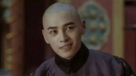 34歲大陸女星吳謹言將嫁給在《延禧攻略》中飾演反派弘晝的三線男星洪堯。（圖／翻攝自微博）