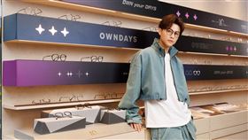 王子透露「六棒」合體的關鍵人物。（圖／OWNDAYS提供）