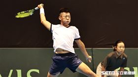 ▲台維斯盃網球賽台灣對波赫，第1點單打曾俊欣。（圖／記者劉彥池攝影）