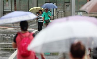 明飆32度仍雨！下波東北季風這天報到