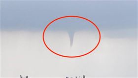 雨彈狂炸彰化！驚見水龍捲、雨瀑布