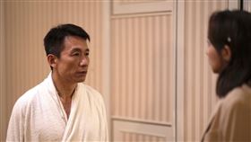 季芹與Ella陳嘉樺在《今夜一起為愛鼓掌》飾演閨蜜。（圖／壹壹影業提供）