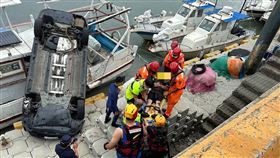 南寮漁港,轎車,墜港,浮動碼頭（圖／翻攝畫面）