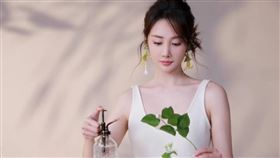 李純母親遭困在電梯50分鐘。（圖／翻攝自李純微博）