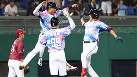 ▲蔡佳諺的3分砲一棒將比數拉開。（圖／富邦悍將提供）