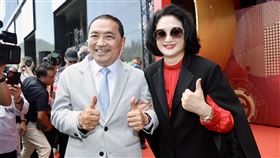 侯友宜出席裕隆集團70週年慶國民黨總統參選人、新北市長侯友宜（前左）28日出席裕隆集團70週年慶，祝賀新店裕隆城開幕，並與裕隆集團執行長嚴陳莉蓮（前右）合影留念。中央社記者張皓安攝  112年9月28日