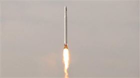 圖為伊朗革命衛隊2023年9月27日成功將第三顆軍用衛星「光明3號」(Noor 3)送入軌道。(資料照片/ X平台)