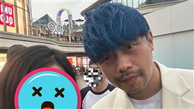 山寨黑倫（右）進場前還和周董粉絲合照（圖／翻攝小小金桔子微博）