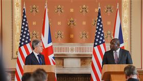 英美戰略對話聯合聲明 重申台海和平對國際不可或缺美國國務卿布林肯（左）10日在倫敦與英國外交大臣拉米（右）啟動「英美戰略對話」，雙方在14日發布的聯合聲明重申，台海和平穩定對國際社會的安全繁榮不可或缺。（英國外交部提供）中央社記者陳韻聿倫敦傳真  113年9月15日