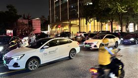 中國網路叫車市場競爭激烈  租金也成司機壓力中國網路預約計程車（網約車）市場競爭激烈，街頭隨處都能看到載客的車輛。圖為上海街頭的網約車。中央社記者吳柏緯上海攝 113年9月15日