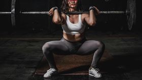 健身,深蹲,槓鈴 示意圖／pexels