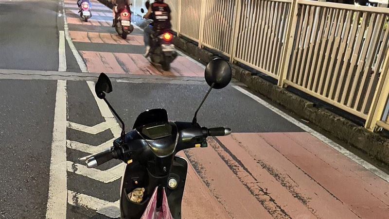 華中橋騎士自撞護欄　倒臥血泊送醫不治