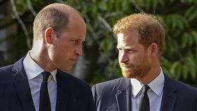 哈利王子（右）今天滿40歲，胞兄威廉王子（左）公開祝賀他生日快樂。（圖／美聯社／達志影像）