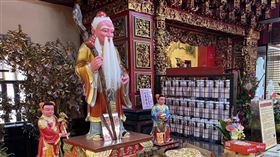 必勝客找被網友票選為全台最靈的月老廟「樂成宮」合作，甜蜜推出史上第一個可以吃的「紅餡芝心比薩」。（圖／品牌業者提供）